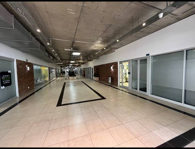 175M² BUSINESS TO LET IN PAARDEN EILAND